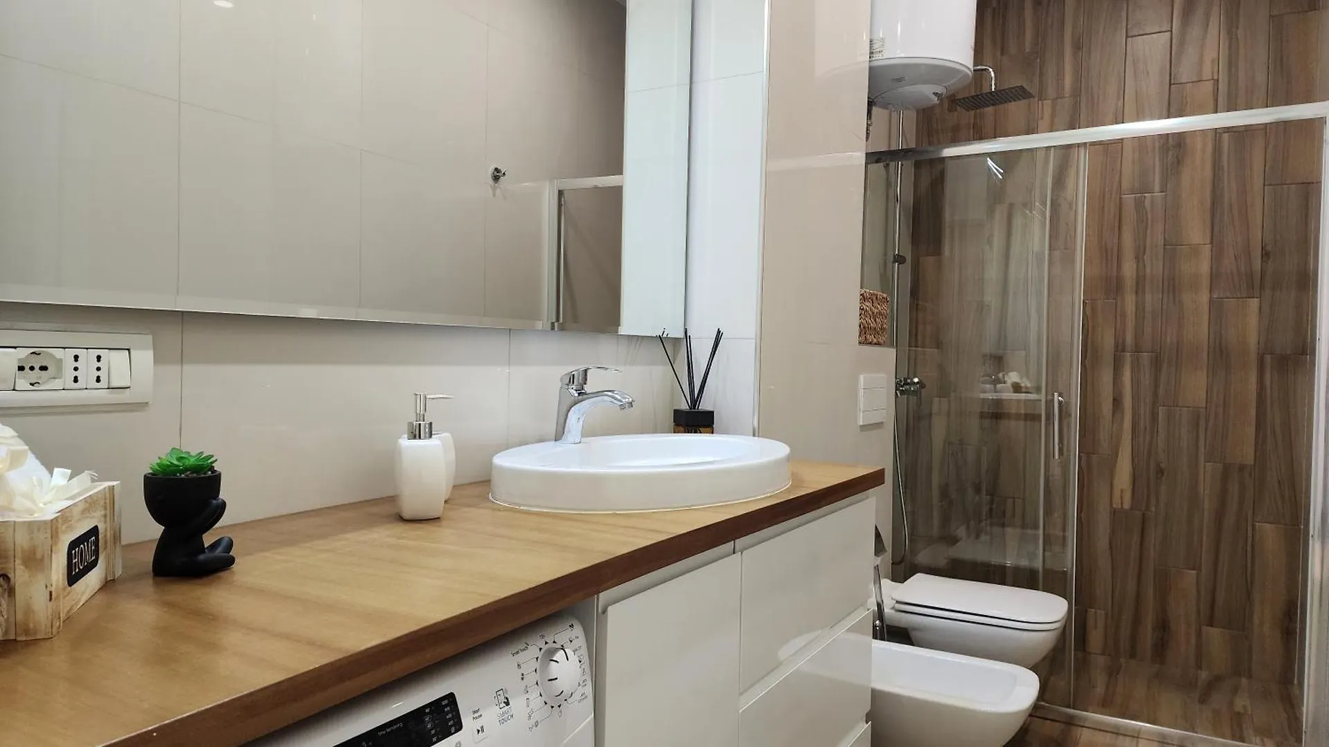 The Snug Retreat - Central Stay Apartment 地拉那