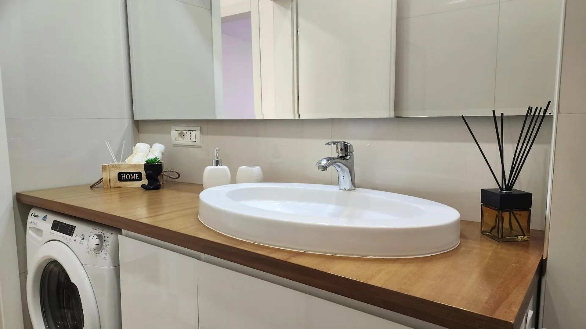 The Snug Retreat - Central Stay Apartment 地拉那 0*,  阿尔巴尼亚
