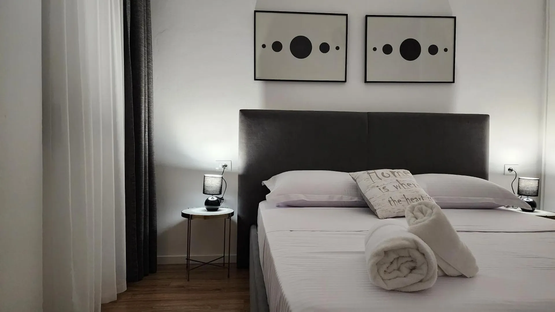 The Snug Retreat - Central Stay Apartment 地拉那 0*,